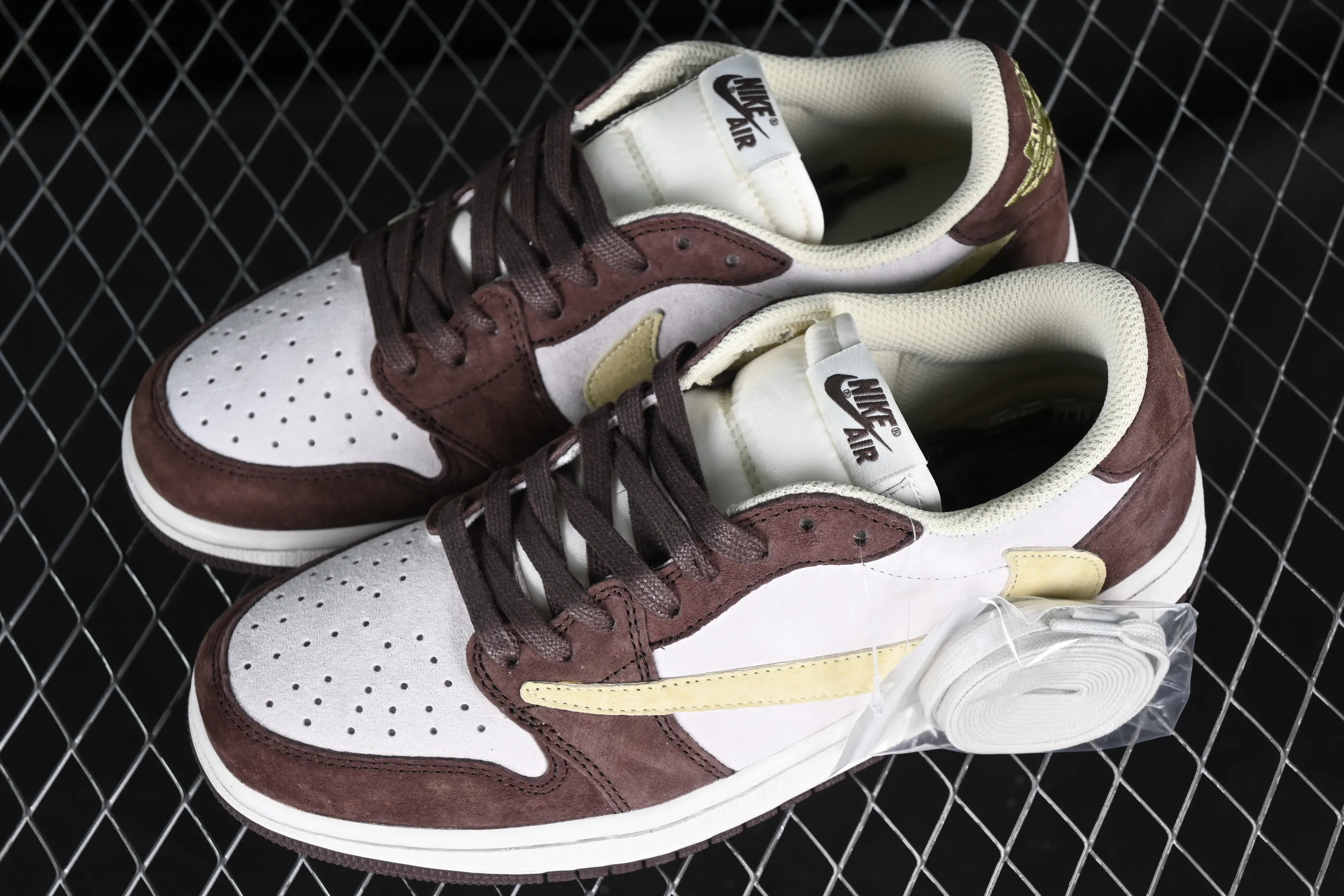 All Categories Air Jordan Jordan Series Basketball Shoes Air Jordan 1 Low Travis Scott x Air Jordan 1 Low OG AJ1 Joe 1 Reversed Overhook Joint Style Casual Sports Basketball Shoes DM7866-810